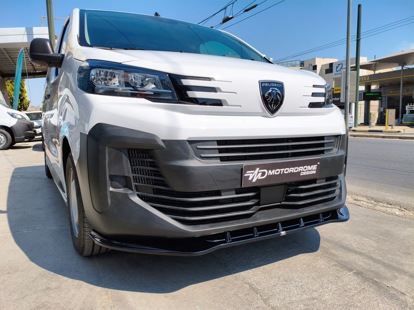 Spoiler avant compatible avec Citroën Jumpy/Dispatch/Spacetourer & Peugeot Expert III/Traveller & Toyota Proace 2016- & Opel Vivaro C/Zafira Life 2019- & Fiat Scudo/Ulysse 2022- (ABS Noir luisant Spoiler avant compatible avec Citroën Jumpy/Dispatch/Spacetourer & Peugeot Expert III/Traveller & Toyota Proace 2016- & Opel Vivaro C/Zafira Life 2019- & Fiat Scudo/Ulysse 2022- (ABS Noir luisant