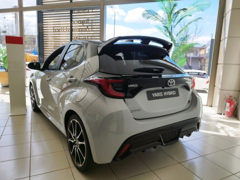 Roof Spoiler Toyota Yaris Mk4 (2020-) -  Roof Spoiler Toyota Yaris Mk4 (2020-) -