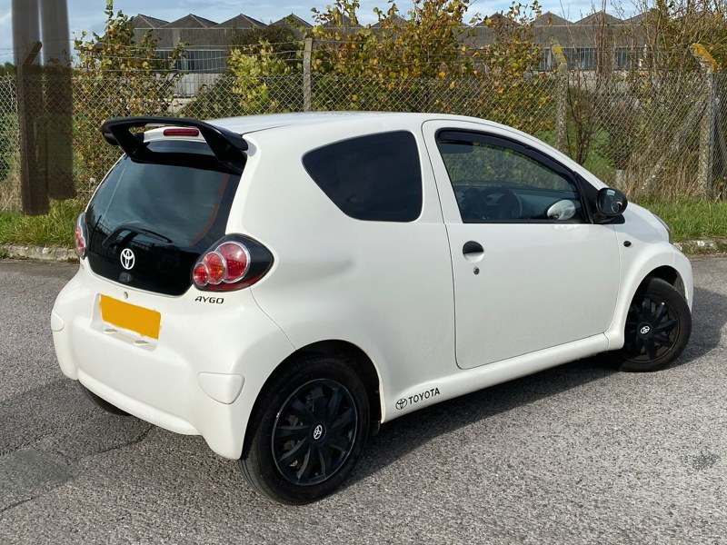Roof Spoiler V.2 Toyota Aygo Mk1 (2005-2014) Roof Spoiler V.2 Toyota Aygo Mk1 (2005-2014)