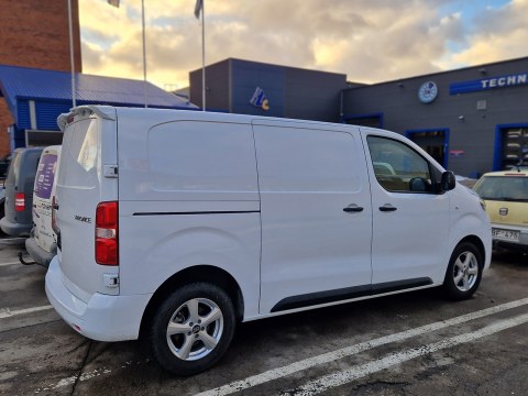 Roof Spoiler V.2 Barn Doors Citroen Dispatch / Jumpy / SpaceTourer (2016-) -  Roof Spoiler V.2 Barn Doors Citroen Dispatch / Jumpy / SpaceTourer (2016-) -