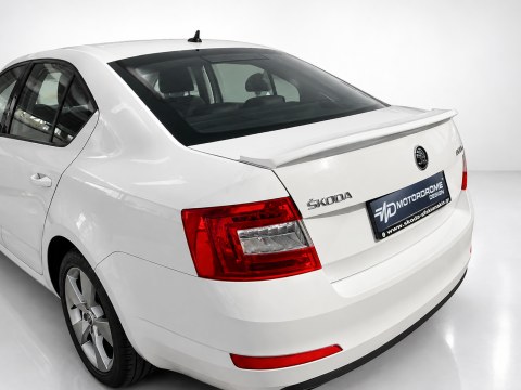 Αεροτομή Skoda Octavia Mk3 RS Style (2013-2019)